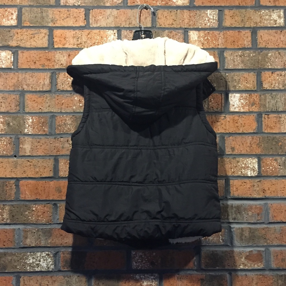 COTTON ON - LIGHT WEIGHT - BLACK HOODED VEST - Picture 9 of 11